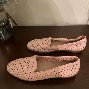 Aerosols light pink size 9 NEW